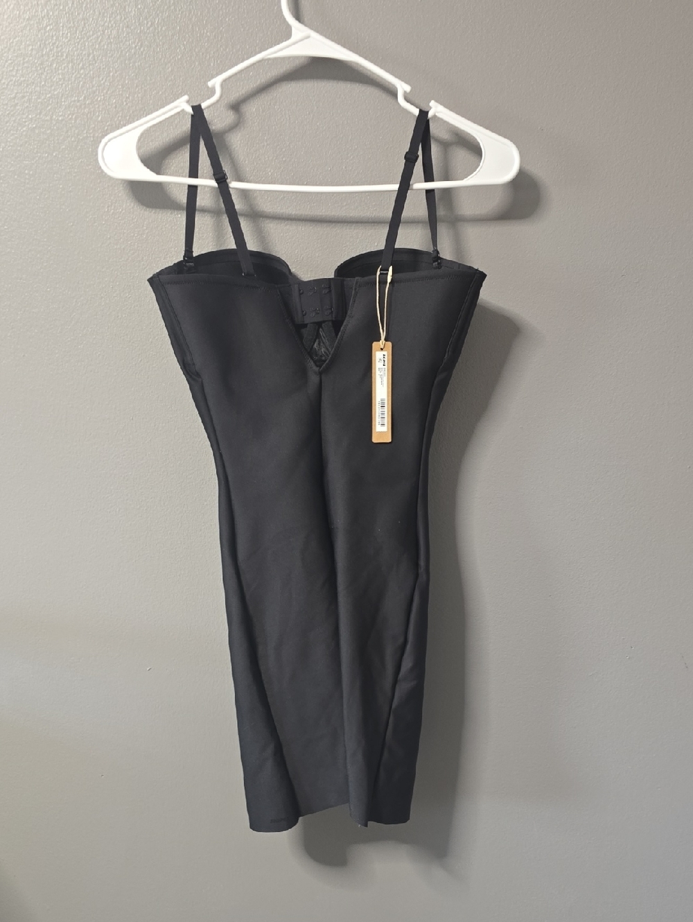 SKIMS Kim Kardashian Women's Medium Body CS underwire Mid Thigh New w/ Tags! - Picture 2 of 4